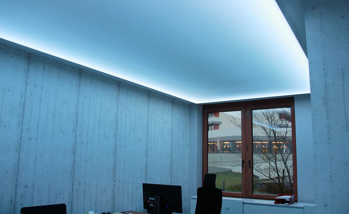Lichtdecke weiß Beleuchtung Büro