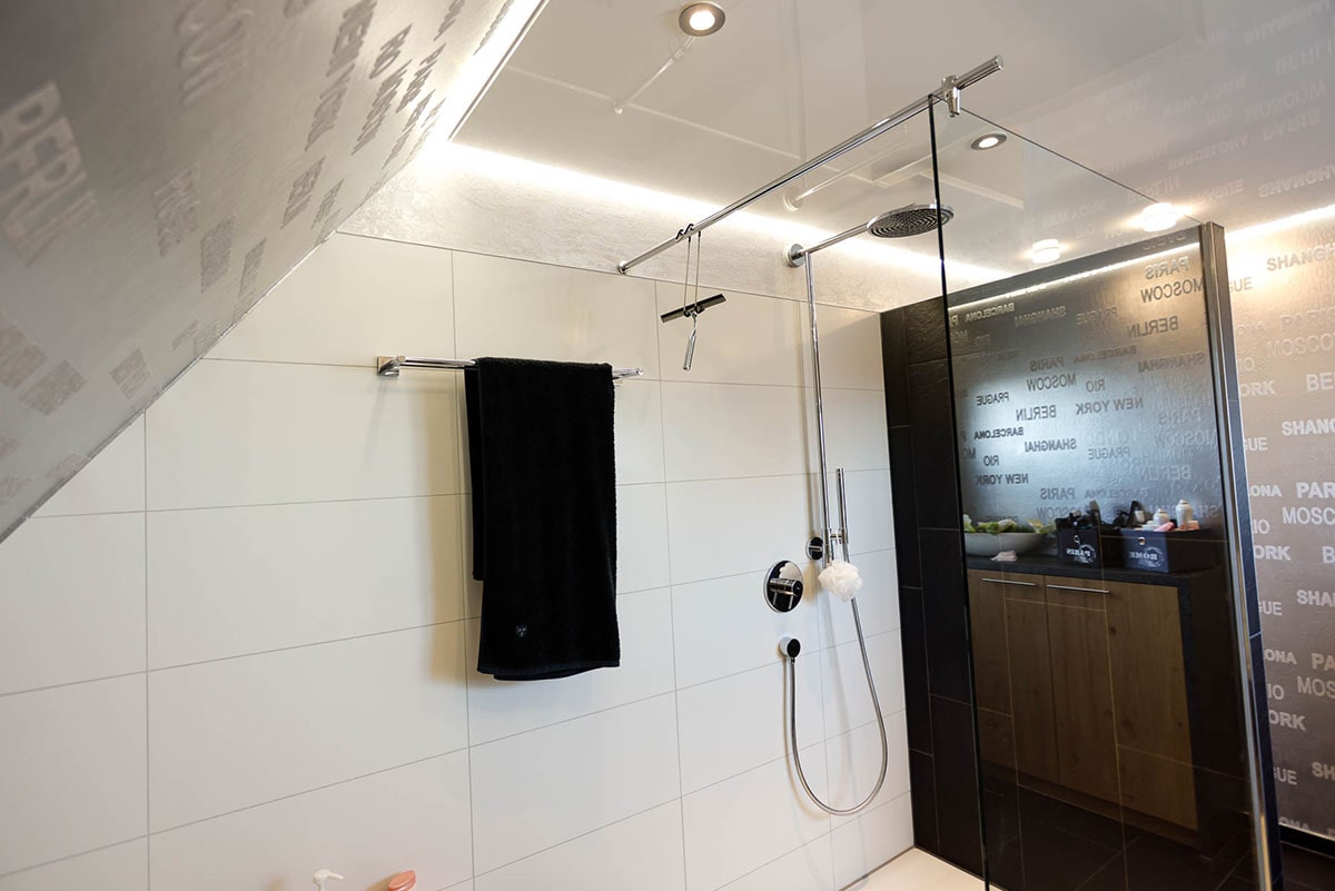 Spanndecken Beleuchtung mit Lichtprofilen umlaufend