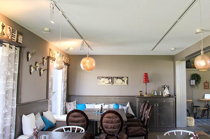 Galerie Gewebespanndecke Galerie weiss Lichtschiene Beleuchtung