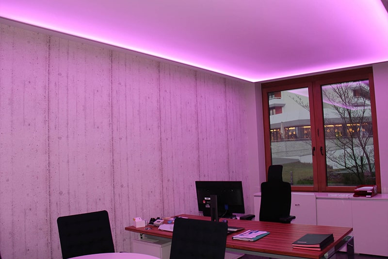 Galerie Lichtdecke Büro Arbeitslicht Ausleuchtung Beleuchtung RGB