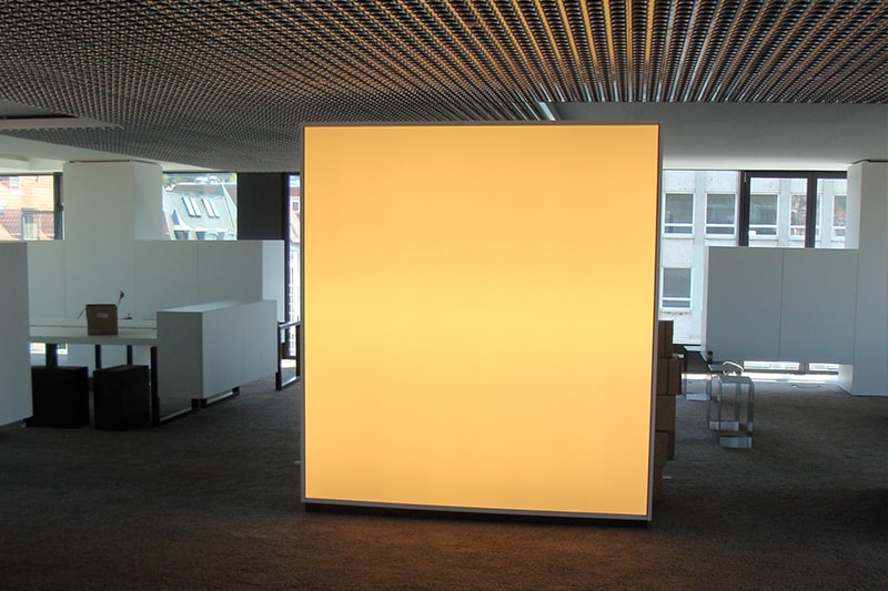 Galerie Lichtdecke Lichtdeckenfeld gelbes Licht RGB