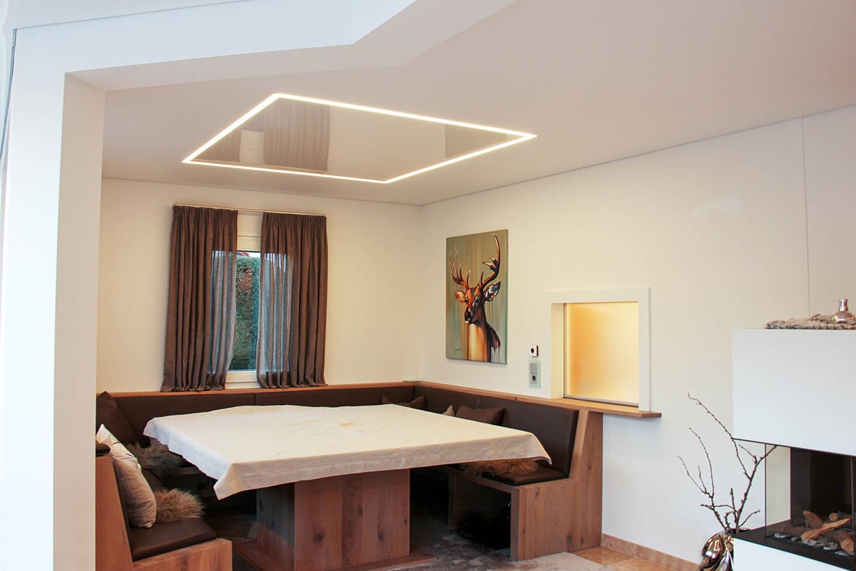 Spanndecke Esszimmer weiss Lichtprofil