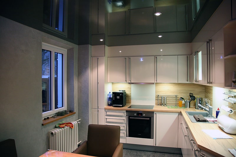 Galerie Spanndecke in der Küche Lackspanndecke schwarz glanz mit Einbaustrahlern