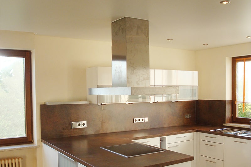 Galerie Spanndecke Küche schlicht weiss mit Einbaustrahlern als Beleuchtung